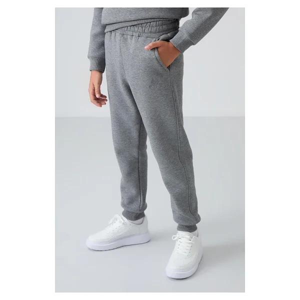 TOMMY LIFE Gri Melanj Pamuklu Kalın İçi Tüylü Standart Fit Nakışlı Erkek Çocuk Eşofman Takımı, 12-13 Yaş - Görsel 3