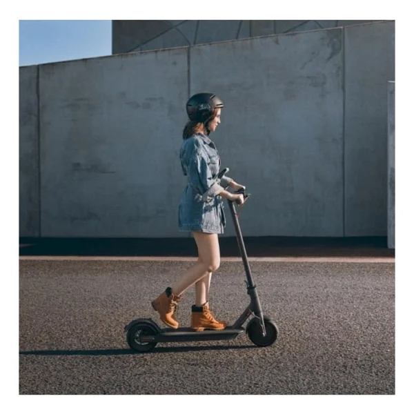 Xiaomi Mi Pro 2 Elektrikli Scooter - 300W Motor, 25 km/sa Hız, Katlanabilir Hafif Tasarım, 14,2 kg, Konforlu ve Güvenli Sürüş - Görsel 5