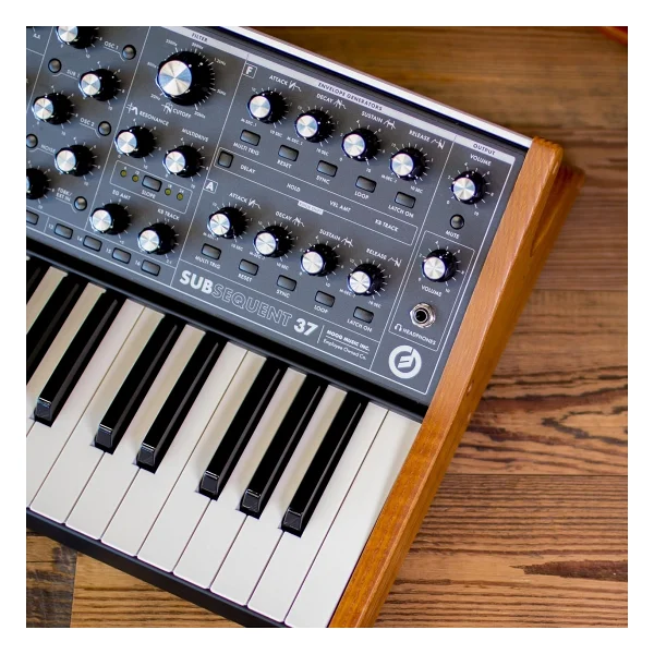 Moog Subsequent 37 Analog Synthesizer - Görsel 8