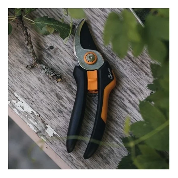 Fiskars M-P321 1057162 Solid Budama Makası - Görsel 2