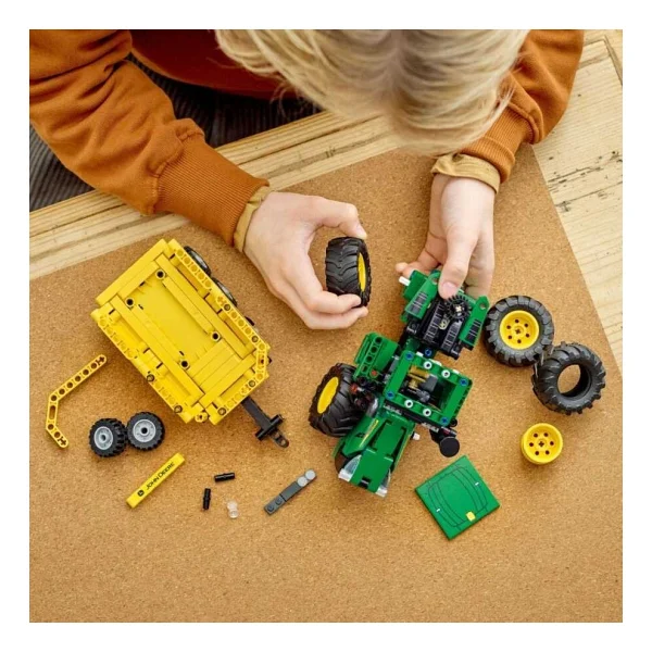 Lego 42136 Technic John Deere 9620R 4WD Traktör - Görsel 8