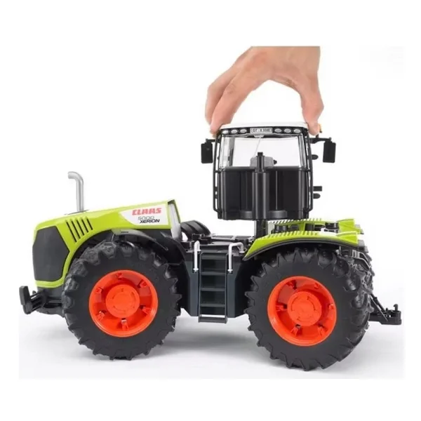 Bruder Class Xerion 5000 Traktör - Görsel 3