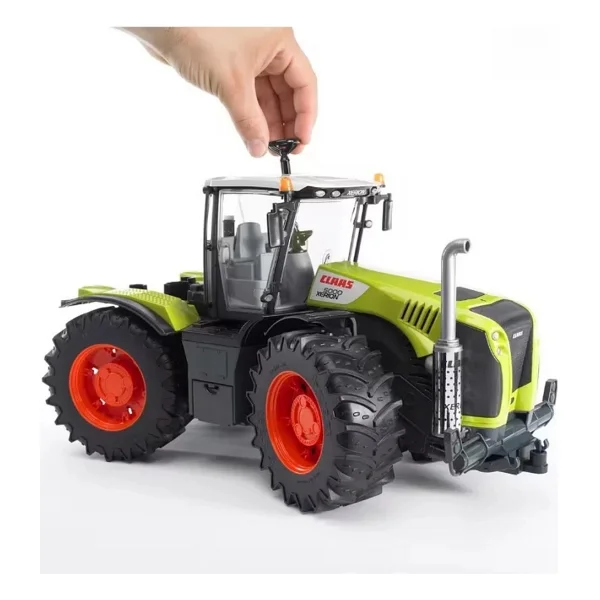 Bruder Class Xerion 5000 Traktör - Görsel 4