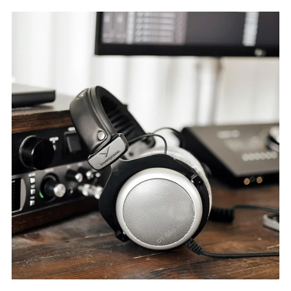 Beyerdynamic DT 880 Pro 250 Ohm Kulak Üstü Stüdyo Kulaklığı - Görsel 4