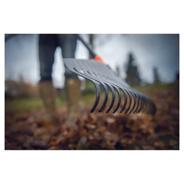 Fiskars 135016 Solid Geniş Yaprak Tırmığı - Görsel 6