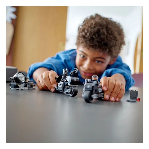 Lego 76179 Dc Batman Ve Selina Kyle'ın Motosiklet Takibi - Görsel 5