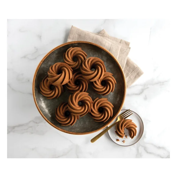 Nordic Ware Heritage Bundtlette Pan 6'lı Kek Kalıbı - Görsel 3