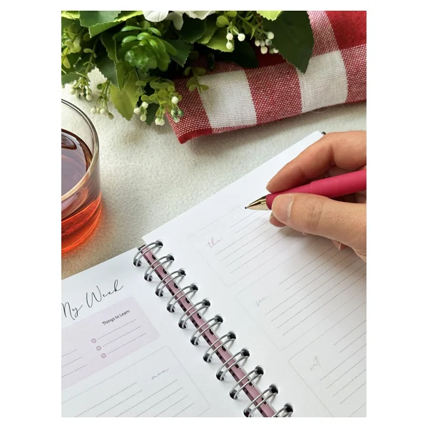Victoria's Journals Gizli Spiralli Süresiz Planlayıcı Ajanda 17x24 Cm 100 Gr. 3 Adet Ayraç-Haftalık Bölümü 112 Sayfa-To Do Bölümü 30 Sayfa-Noktalı Not Bölümü 50 Sayfa - 1285 - Görsel 5