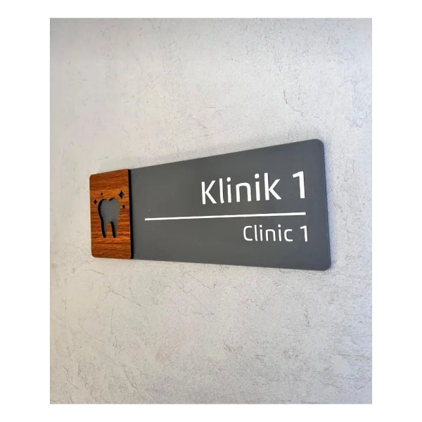 Yönline Ceviz Serisi Klinik 1 Kapı İsimliği - Görsel 2