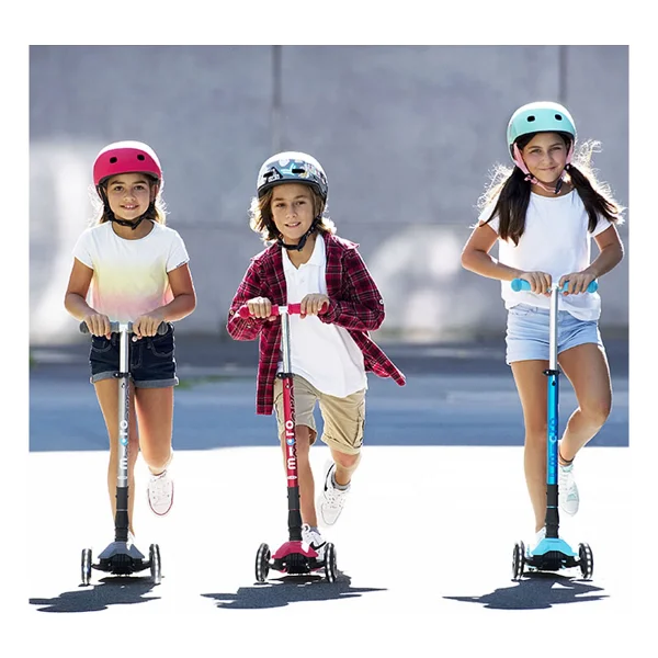 Micro Maxi Deluxe 3 Tekerlekli Foldable Scooter 5 - 7 Yaş İçin Yeşil Renkli LED Işıklı - Görsel 3
