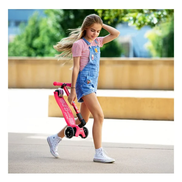 Micro Maxi Deluxe 3 Tekerlekli Foldable Scooter 5 - 7 Yaş İçin Yeşil Renkli LED Işıklı - Görsel 4