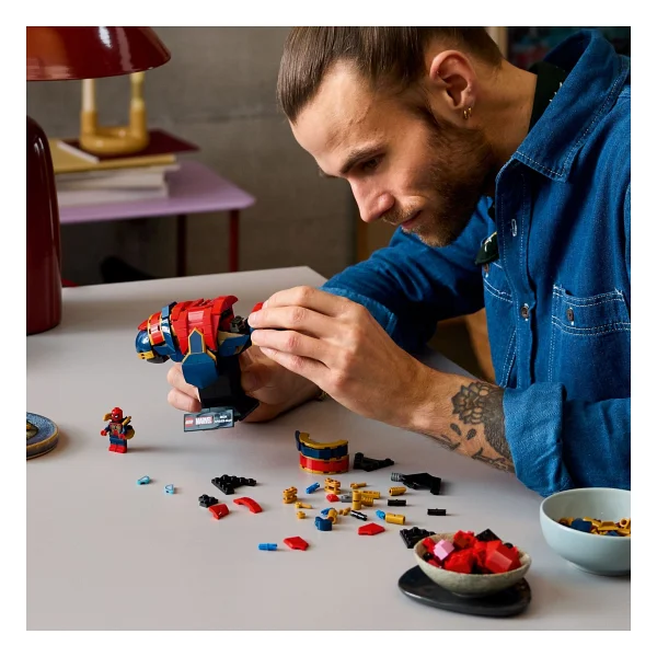 Lego 76326 Iron Örümcek Adam Büstü - Görsel 6
