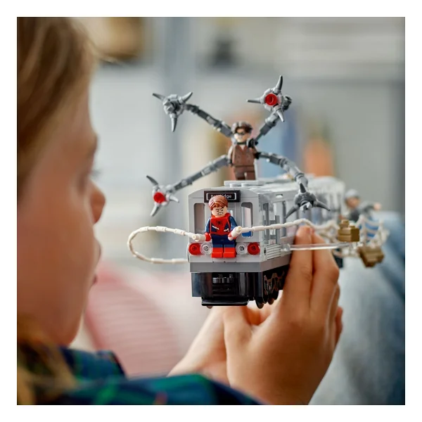 Lego 76321 Marvel Örümcek Adam İle Doktor Oktopus Metro Sahnesi - Görsel 7