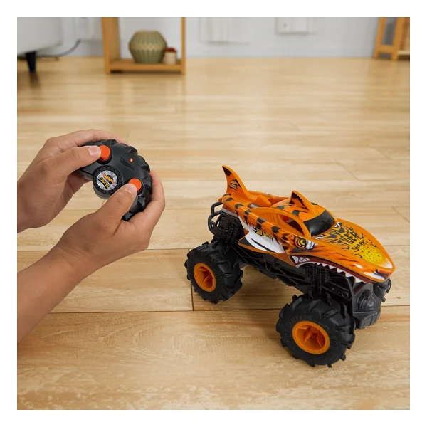Hot Wheels Monster Trucks 1:24 Tiger Shark Uzaktan Kumandalı Araç Hnv03 - Görsel 3