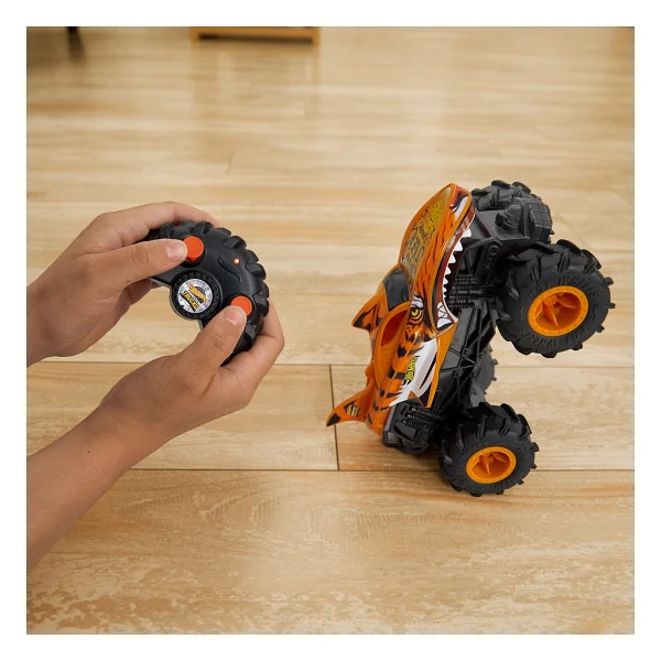 Hot Wheels Monster Trucks 1:24 Tiger Shark Uzaktan Kumandalı Araç Hnv03 - Görsel 4