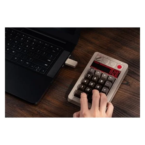 8bitdo Retro 18 C64 Edition Mekanik Numerik Klavye - Görsel 4