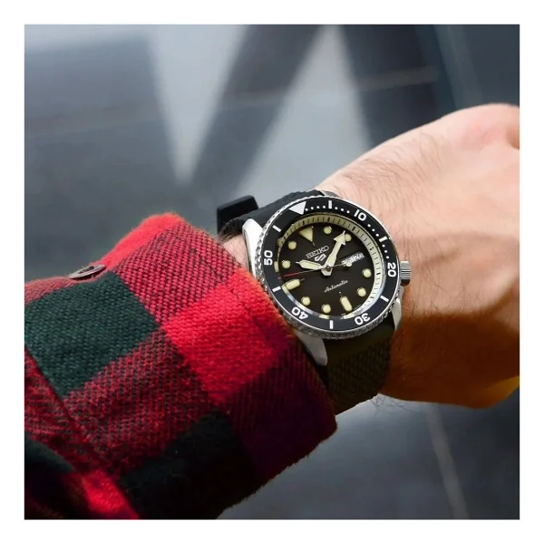 Seiko 5 Sports Skx Srpd73k2 Silikon Kordon Siyah-Bej Erkek Kol Saati - Görsel 4