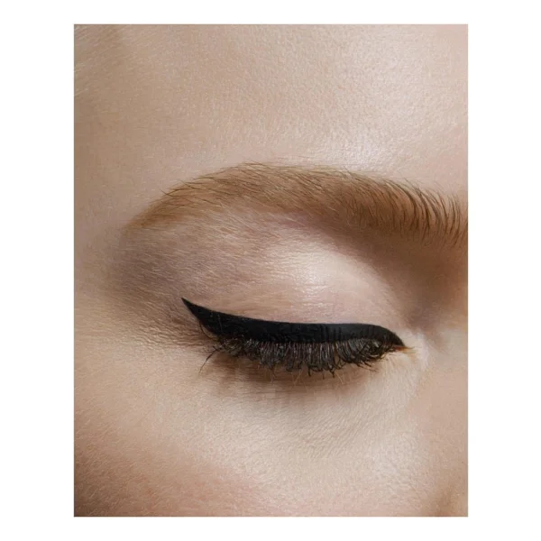 L'oreal Paris Matte Signature 01 Ink Black Eyeliner - Görsel 3