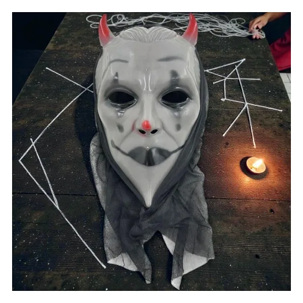 KIRMIZI BOYNUZLU TÜLLÜ GRİ ŞEYTAN MASKESİ CADILAR BAYRAMI KORKU MASKESİ DEVİL MASK HALLOWEEN MASK