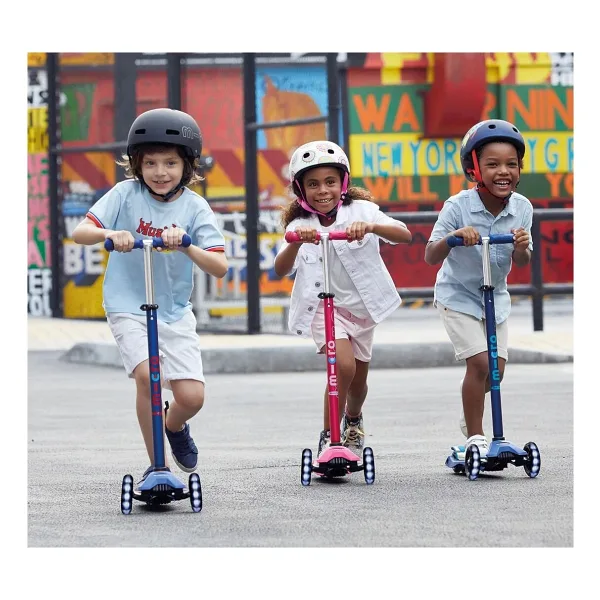 Micro Maxi Deluxe Işıklı 3 Tekerlekli Çocuk Scooter