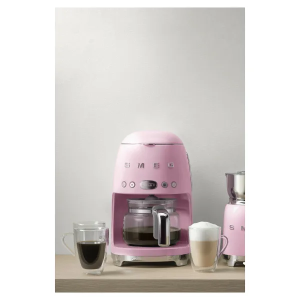 Smeg Pembe Filtre Kahve Makinesi 1 Fincan Kapasiteli Cam Hazne ile Otomatik Kapanma Özelliği