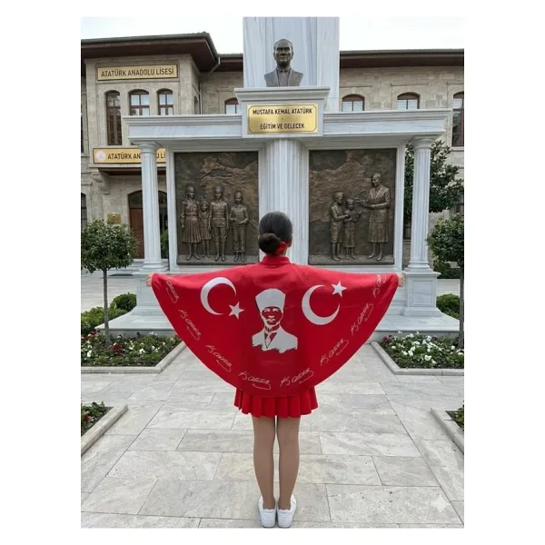 Tarzını Seç Tarzını Seç Ayyıldız Atatürk Silüet Türk Bayraklı Pelerin Gösteri Kostümü 145X73Cm