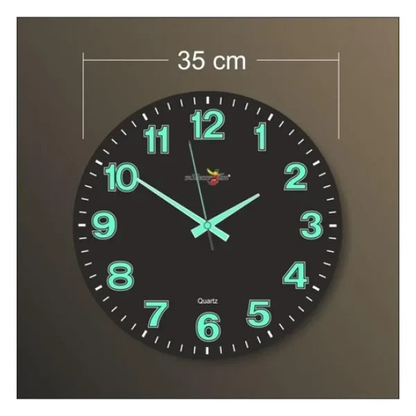 M3DECORİUM Büyük Ebat Siyah Zemin Kalın Rakkam 35 Cm Bombe Camlı Sessiz Çalışan Garantili Fosforlu Duvar Saati
