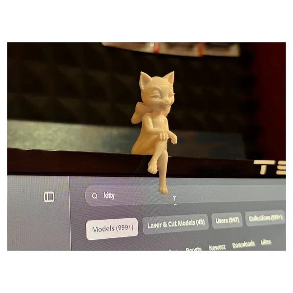 The Plasti Sevimli Monitor Kedisi - Dekoratif Monitör Üstü Figür - 3D Baskı Süsü