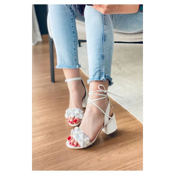 Mida Shoes Beyaz Deri Çiçekli Topuklu Ayakkabı - 40